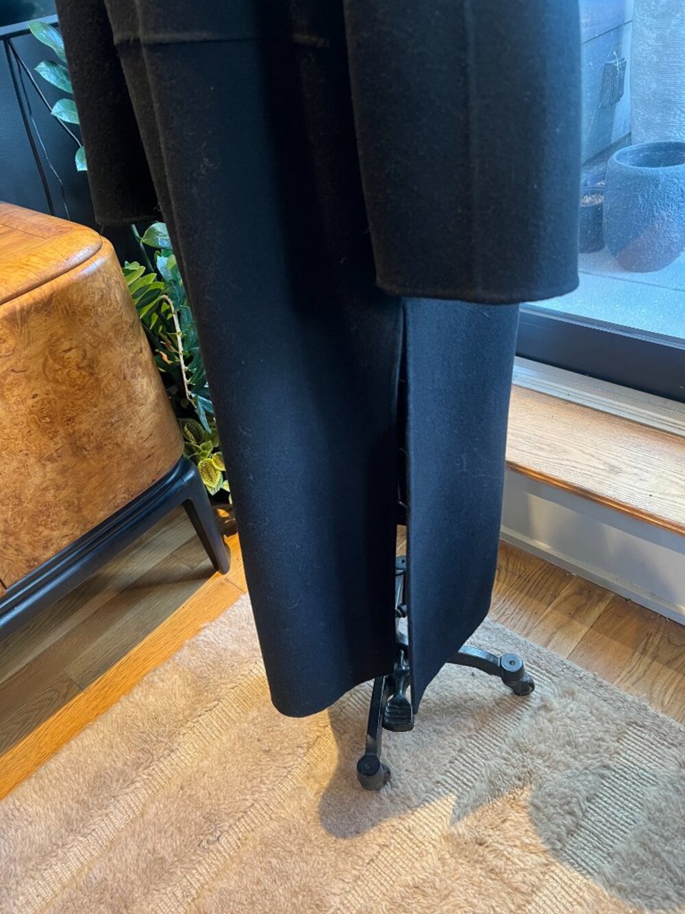 TOTEME Signature Wool Cashmere Coat Black | Classic Oversized Coat - Picture 6 of 10